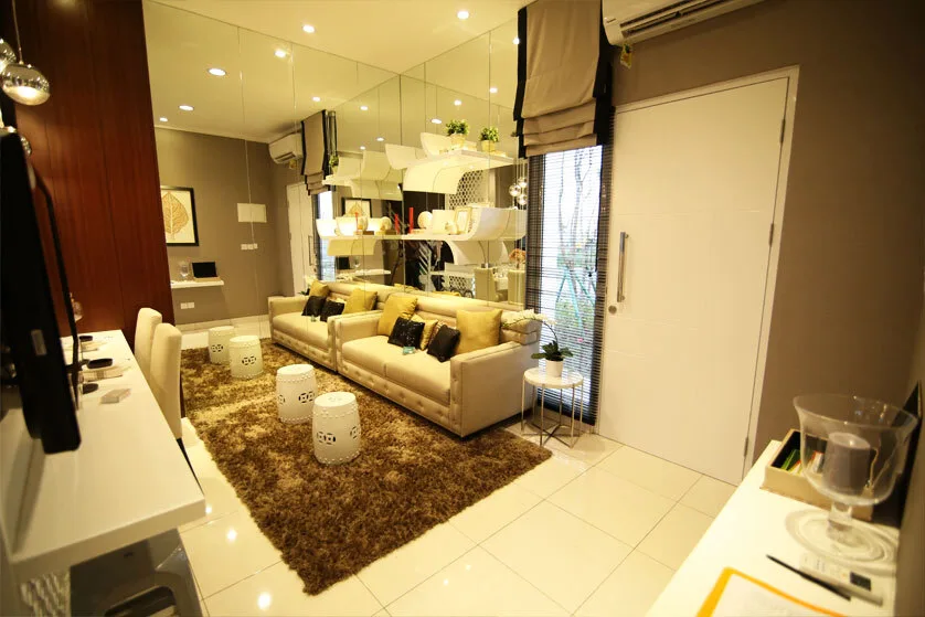 Show unit Advani Homes — ruang keluarga
